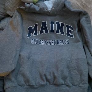 Gray Maine sweatshirt (s)
